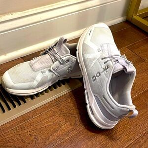 Kid on running shoes size 5.5